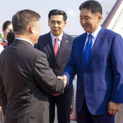 Председник Монголије стигао у Тјенђин на самит ШОС-а у Тјенђину 2025.