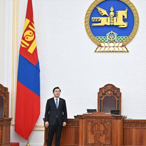 Парламент гласао за смену председника парламента Учрала, чиме је отворен пут ка месту премијера